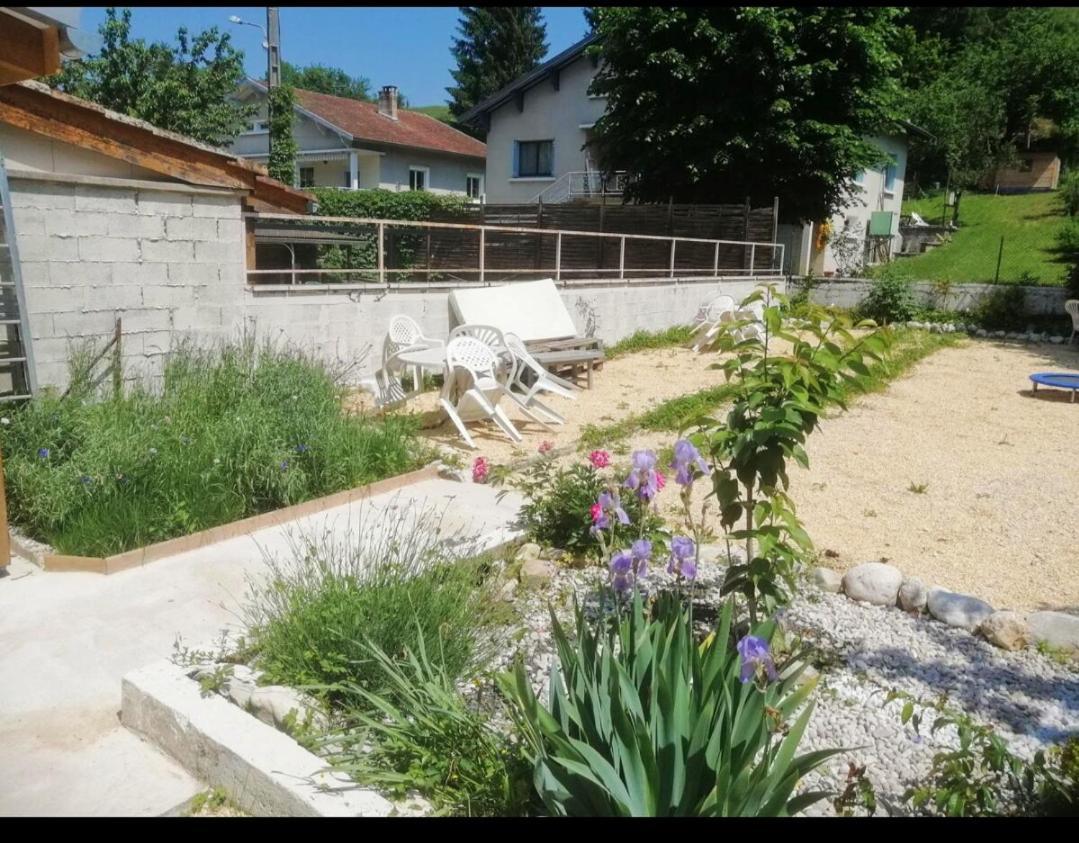 Le Studio Saint-Jean-en-Royans Exterior photo